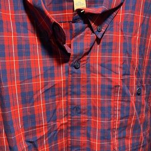 Men’s checkered/plaid long sleeve shirt.